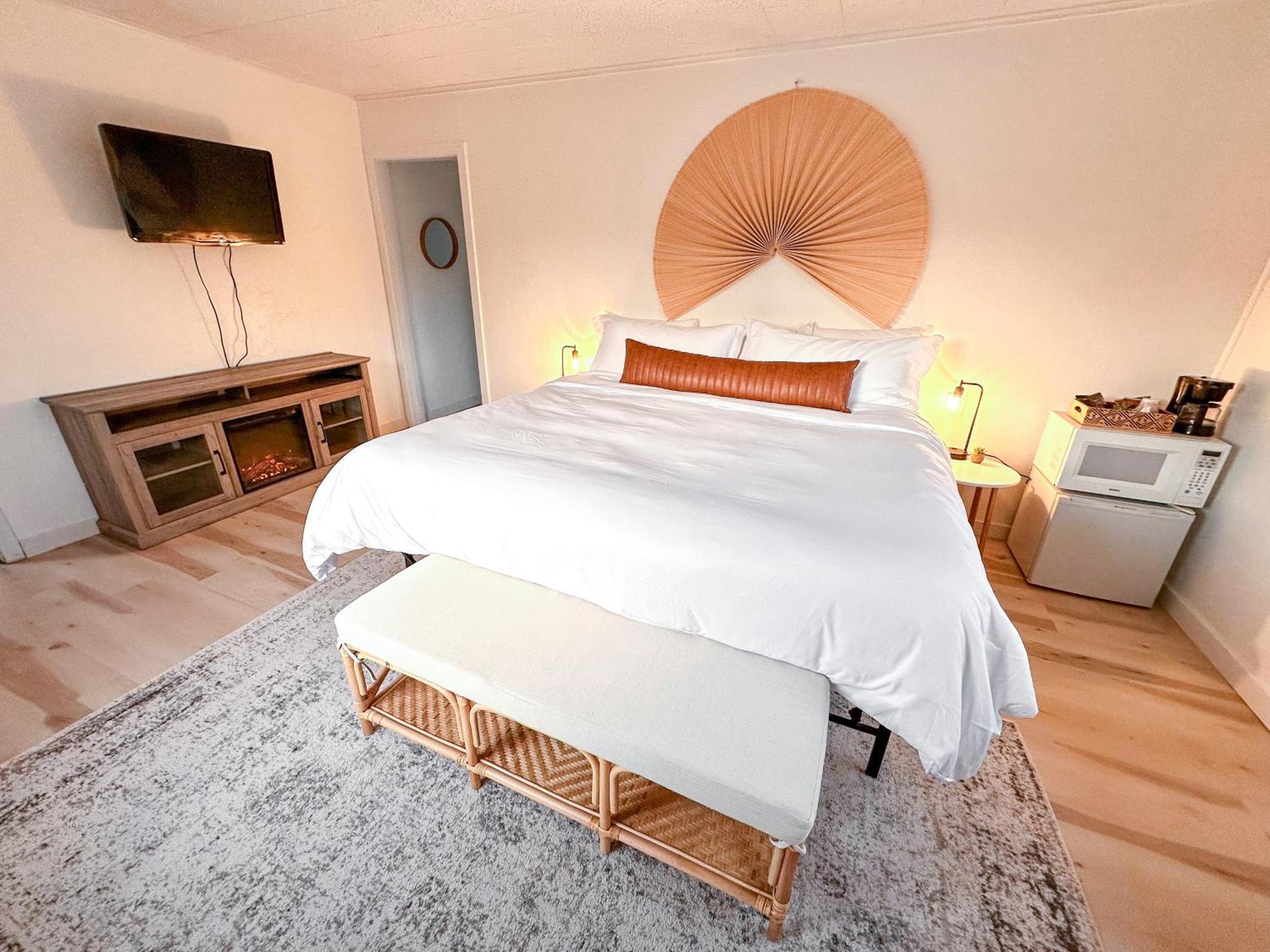 Motel The At 2*