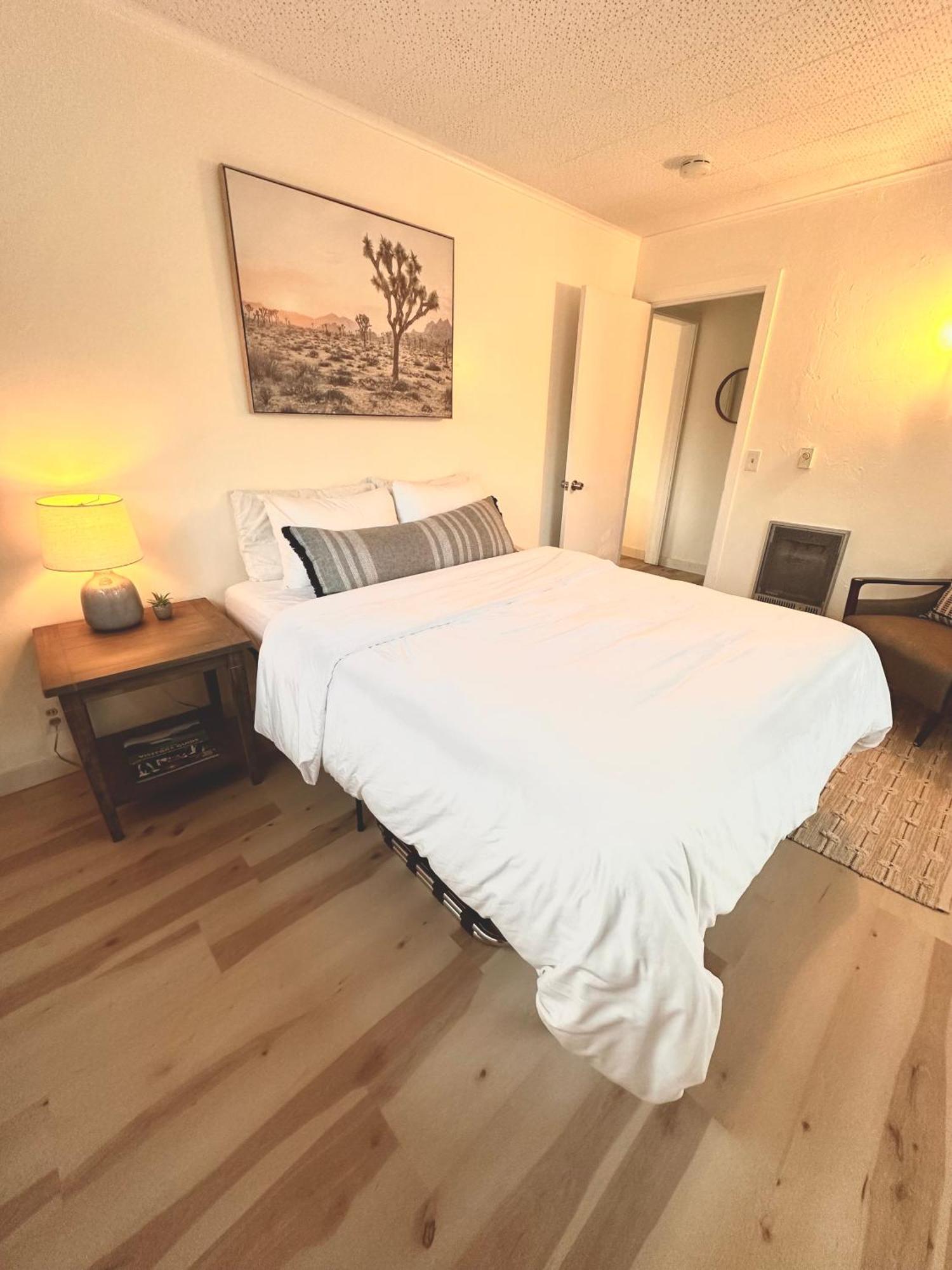 The At Motel