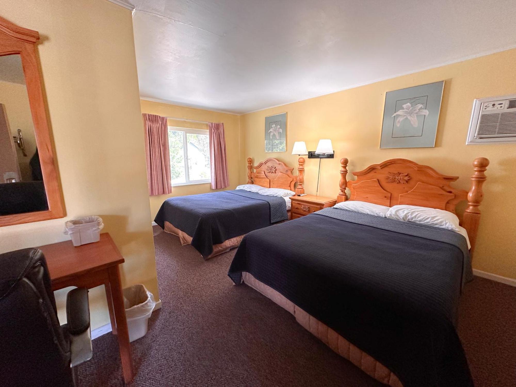 The At Motel