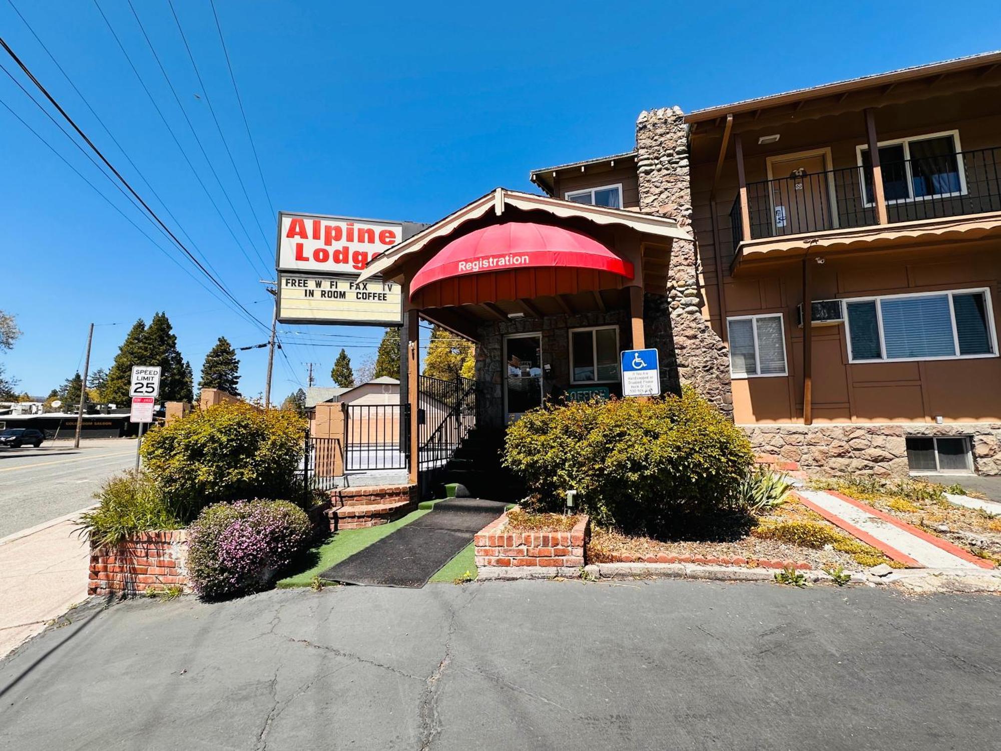 The At Motel