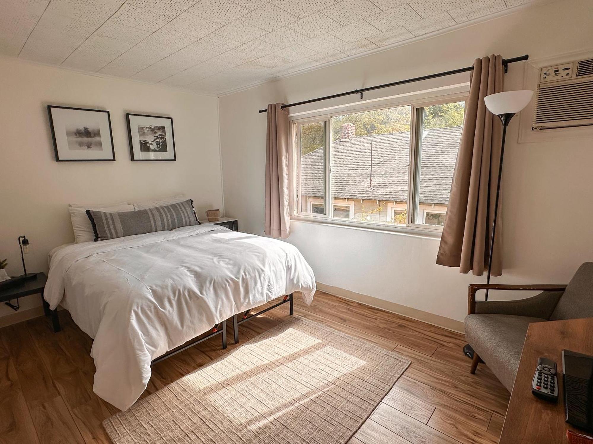 Motel The At 2*